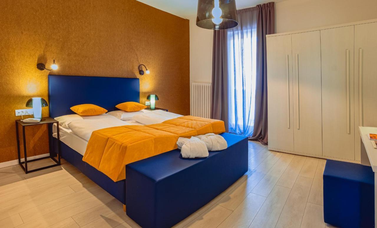 Schlosshof Charme Resort - Hotel & Camping Lana Exterior photo