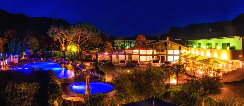 Schlosshof Charme Resort - Hotel & Camping Lana Exterior photo